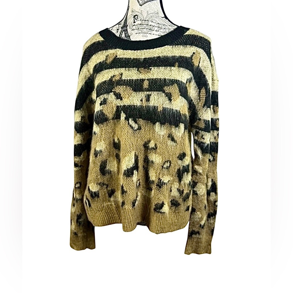 Identify Ditto Fuzzy Patterned Tan/Black Women's SweaterSize L